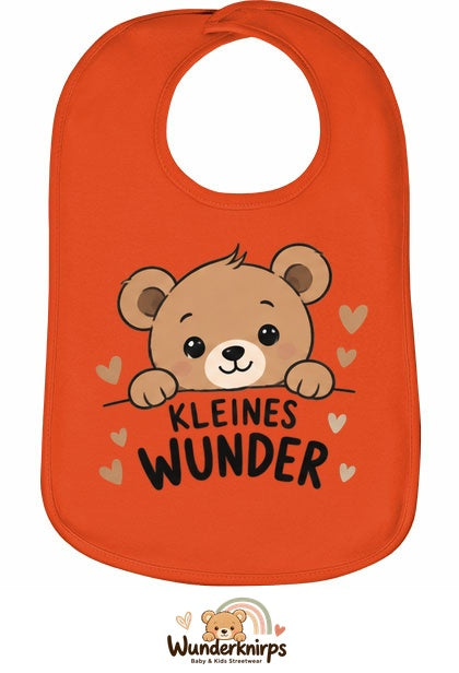 Baby-Lätzchen Olli-01 in Orange mit Motiv Kleines Wunder – Bär