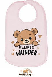 Baby-Lätzchen Olli-01 in Pastellrosa mit Motiv Kleines Wunder – Bär