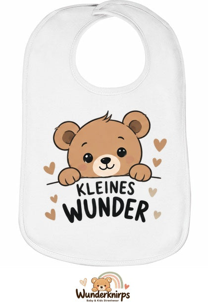 Baby-Lätzchen Olli-01 in Weiß mit Motiv Kleines Wunder – Bär