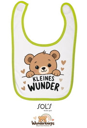 Baby-Lätzchen SOL’S Babib in Weiß / Apfelgrün mit Motiv Kleines Wunder – Bär