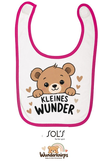 Baby-Lätzchen SOL’S Babib in Weiß / Fuchsia mit Motiv Kleines Wunder – Bär