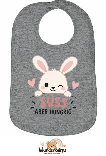 Baby-Lätzchen Olli-01 in Grau meliert mit Motiv Süß, aber hungrig – Hase