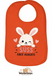 Baby-Lätzchen Olli-01 in Orange mit Motiv Süß, aber hungrig – Hase