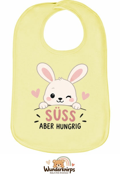 Baby-Lätzchen Olli-01 in Pastellgelb mit Motiv Süß, aber hungrig – Hase