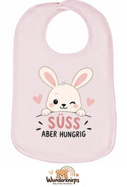 Baby-Lätzchen Olli-01 in Pastellrosa mit Motiv Süß, aber hungrig – Hase