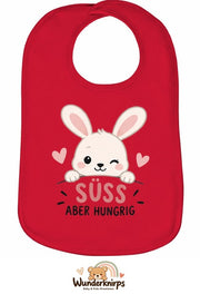 Baby-Lätzchen Olli-01 in Rot mit Motiv Süß, aber hungrig – Hase