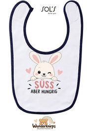Baby-Lätzchen SOL’S Babib in Weiß / Marineblau mit Motiv Süß, aber hungrig – Hase