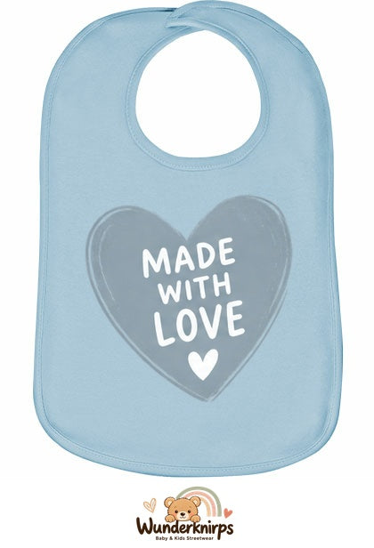 Baby-Lätzchen Olli-01 in Pastellblau mit Motiv Made with Love – Herz