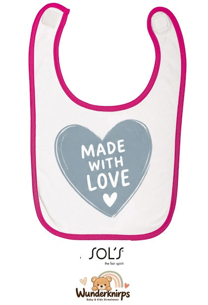 Baby-Lätzchen SOL’S Babib in Weiß / Fuchsia mit Motiv Made with Love – Herz