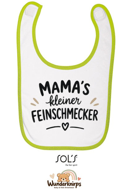 Baby-Lätzchen SOL’S Babib in Weiß / Apfelgrün mit Motiv Mamas kleiner Feinschmecker