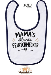 Baby-Lätzchen SOL’S Babib in Weiß / Marineblau mit Motiv Mamas kleiner Feinschmecker