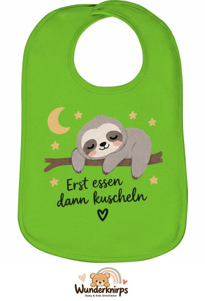 Baby-Lätzchen Olli-01 in Apfelgrün mit Motiv Erst essen, dann kuscheln – Faultier