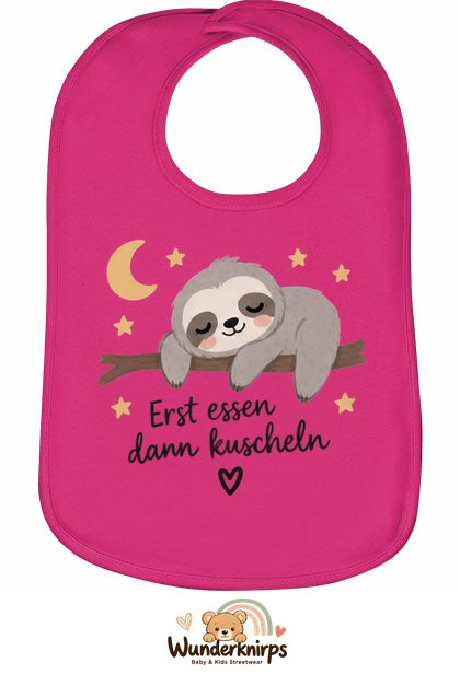 Baby-Lätzchen Olli-01 in Pink mit Motiv Erst essen, dann kuscheln – Faultier