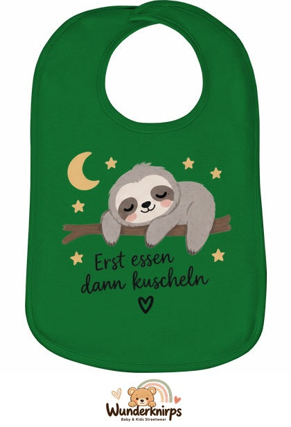 Baby-Lätzchen Olli-01 in Grün mit Motiv Erst essen, dann kuscheln – Faultier