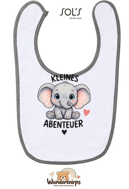 Baby-Lätzchen SOL’S Babib in Weiß / Grau meliert mit Motiv Kleines Abenteuer – Elefant