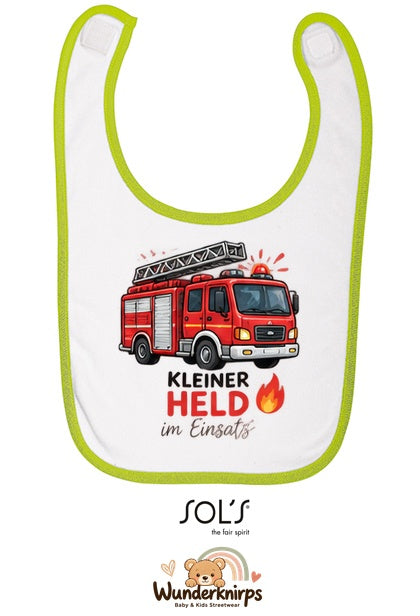 Baby-Lätzchen SOL’S Babib in Weiß / Apfelgrün mit Motiv Kleiner Held – Feuerwehr