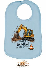 Baby-Lätzchen Olli-01 in Pastellblau mit Motiv Kleine Baustelle – Bagger