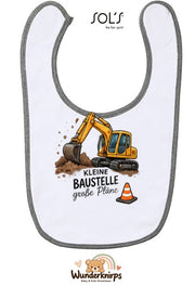 Baby-Lätzchen SOL’S Babib in Weiß / Grau meliert mit Motiv Kleine Baustelle – Bagger