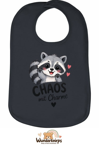 Baby-Lätzchen Olli-01 in Anthrazit mit Motiv Chaos mit Charme – Waschbär