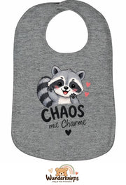 Baby-Lätzchen Olli-01 in Grau meliert mit Motiv Chaos mit Charme – Waschbär