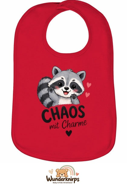 Baby-Lätzchen Olli-01 in Rot mit Motiv Chaos mit Charme – Waschbär