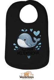 Baby-Lätzchen Olli-01 in Schwarz mit Motiv Kleiner Weltentdecker – Wal