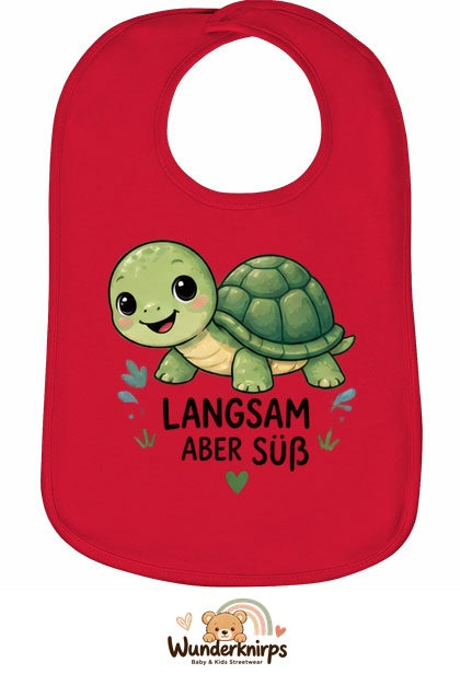 Baby-Lätzchen Olli-01 in Rot mit Motiv Langsam, aber süß – Schildkröte