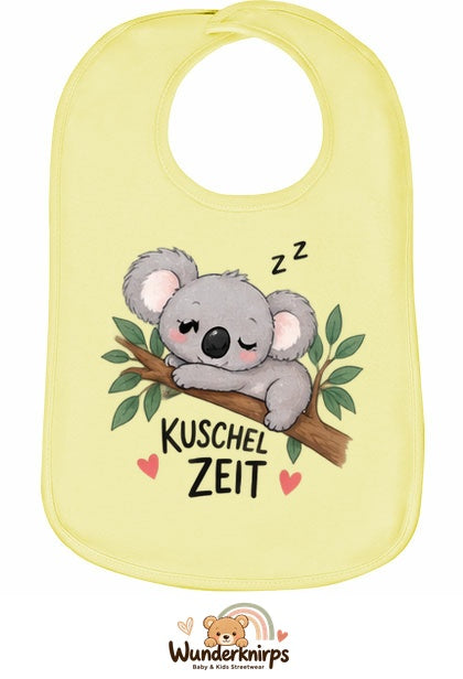 Baby-Lätzchen Olli-01 in Pastellgelb mit Motiv Kuschelzeit – Koala