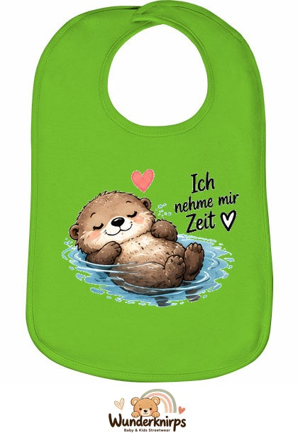 Baby-Lätzchen Olli-01 in Apfelgrün mit Motiv Ich nehme mir Zeit – Otter