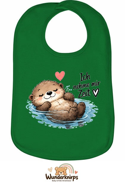 Baby-Lätzchen Olli-01 in Grün mit Motiv Ich nehme mir Zeit – Otter