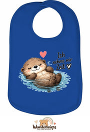 Baby-Lätzchen Olli-01 in Royalblau mit Motiv Ich nehme mir Zeit – Otter