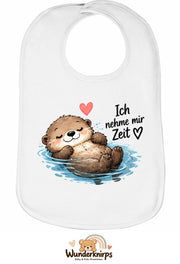 Baby-Lätzchen Olli-01 in Weiß mit Motiv Ich nehme mir Zeit – Otter