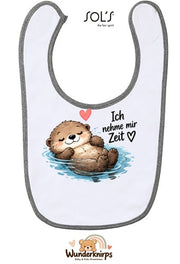 Baby-Lätzchen SOL’S Babib in Weiß / Grau meliert mit Motiv Ich nehme mir Zeit – Otter