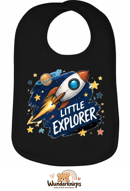 Baby-Lätzchen Olli-01 in Schwarz mit Motiv Little Explorer – Rakete
