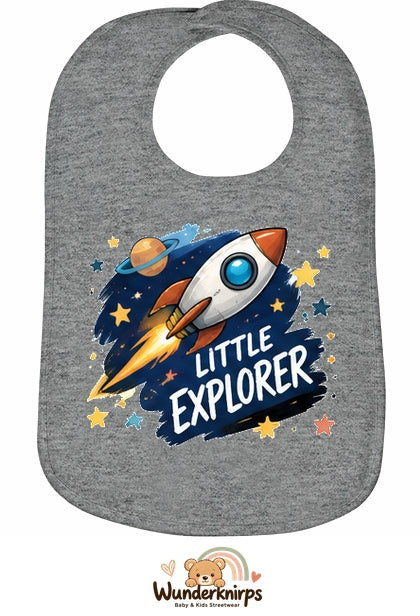 Baby-Lätzchen Olli-01 in Grau meliert mit Motiv Little Explorer – Rakete