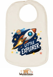 Baby-Lätzchen Olli-01 in Natur mit Motiv Little Explorer – Rakete