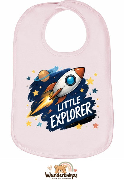 Baby-Lätzchen Olli-01 in Pastellrosa mit Motiv Little Explorer – Rakete
