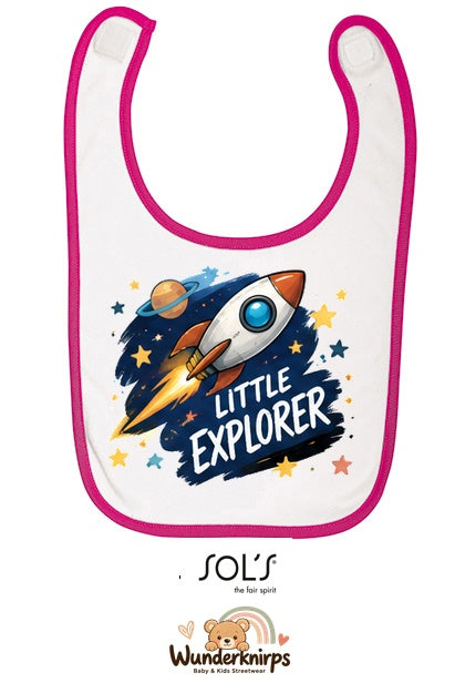 Baby-Lätzchen SOL’S Babib in Weiß / Fuchsia mit Motiv Little Explorer – Rakete