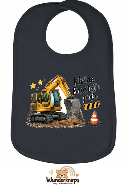 Baby-Lätzchen Olli-01 in Anthrazit mit Motiv Kleine Baustelle, große Pläne