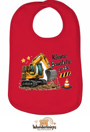 Baby-Lätzchen Olli-01 in Rot mit Motiv Kleine Baustelle, große Pläne
