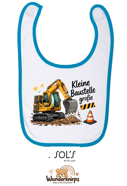 Baby-Lätzchen SOL’S Babib in Weiß / Aqua mit Motiv Kleine Baustelle, große Pläne