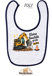 Baby-Lätzchen SOL’S Babib in Weiß / Marineblau mit Motiv Kleine Baustelle, große Pläne