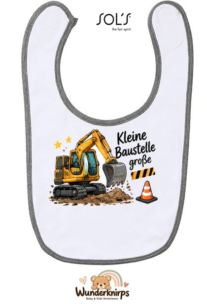 Baby-Lätzchen SOL’S Babib in Weiß / Grau meliert mit Motiv Kleine Baustelle, große Pläne