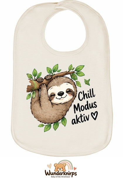 Baby-Lätzchen Olli-01 in Natur mit Motiv Chill-Modus aktiv – Faultier