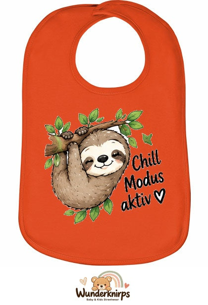 Baby-Lätzchen Olli-01 in Orange mit Motiv Chill-Modus aktiv – Faultier
