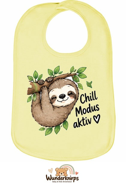 Baby-Lätzchen Olli-01 in Pastellgelb mit Motiv Chill-Modus aktiv – Faultier
