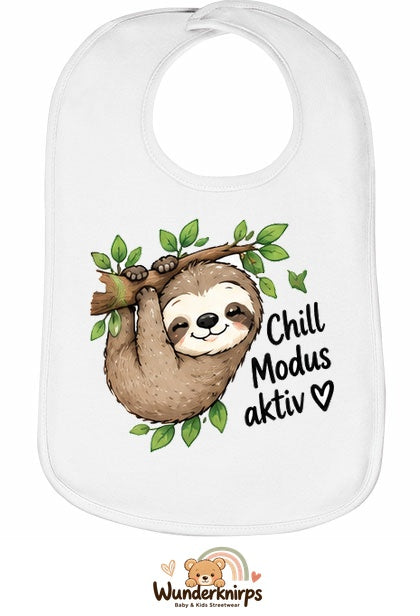 Baby-Lätzchen Olli-01 in Weiß mit Motiv Chill-Modus aktiv – Faultier