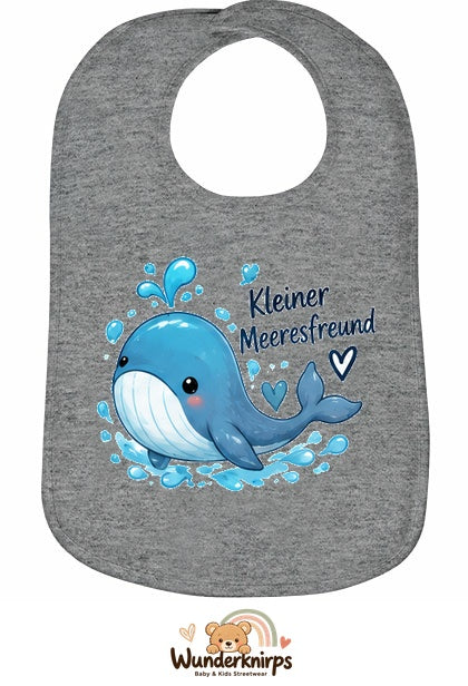 Baby-Lätzchen Olli-01 in Grau meliert mit Motiv Kleiner Meeresfreund – Wal