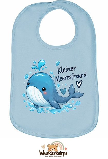 Baby-Lätzchen Olli-01 in Pastellblau mit Motiv Kleiner Meeresfreund – Wal
