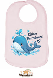 Baby-Lätzchen Olli-01 in Pastellrosa mit Motiv Kleiner Meeresfreund – Wal